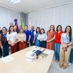 Prefeito David Almeida em reunião com sindicatos da saúde no CCC, em Manaus