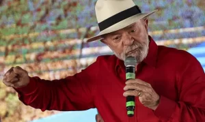 Presidente Lula discursa em evento no sertão nordestino durante lançamento do Caminho das Águas