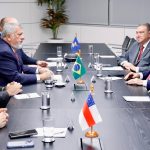 Omar Aziz e Átila Lins durante reunião com presidente da Caixa para discutir novas agências no interior do Amazonas