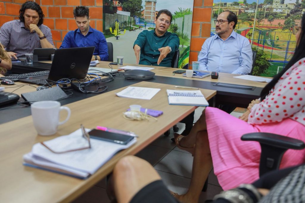 Representantes do BID visitam obras do Prosamin+ e discutem projeto de saneamento em comunidade rural no Amazonas