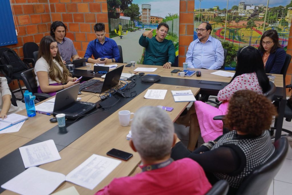 Representantes do BID visitam obras do Prosamin+ e discutem projeto de saneamento em comunidade rural no Amazonas