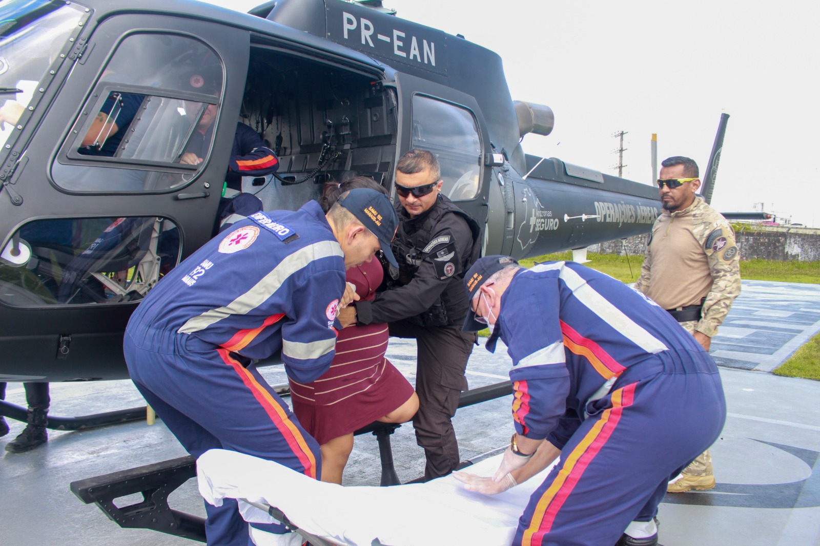 Mulher em trabalho de parto é resgatada de comunidade ribeirinha em Iranduba