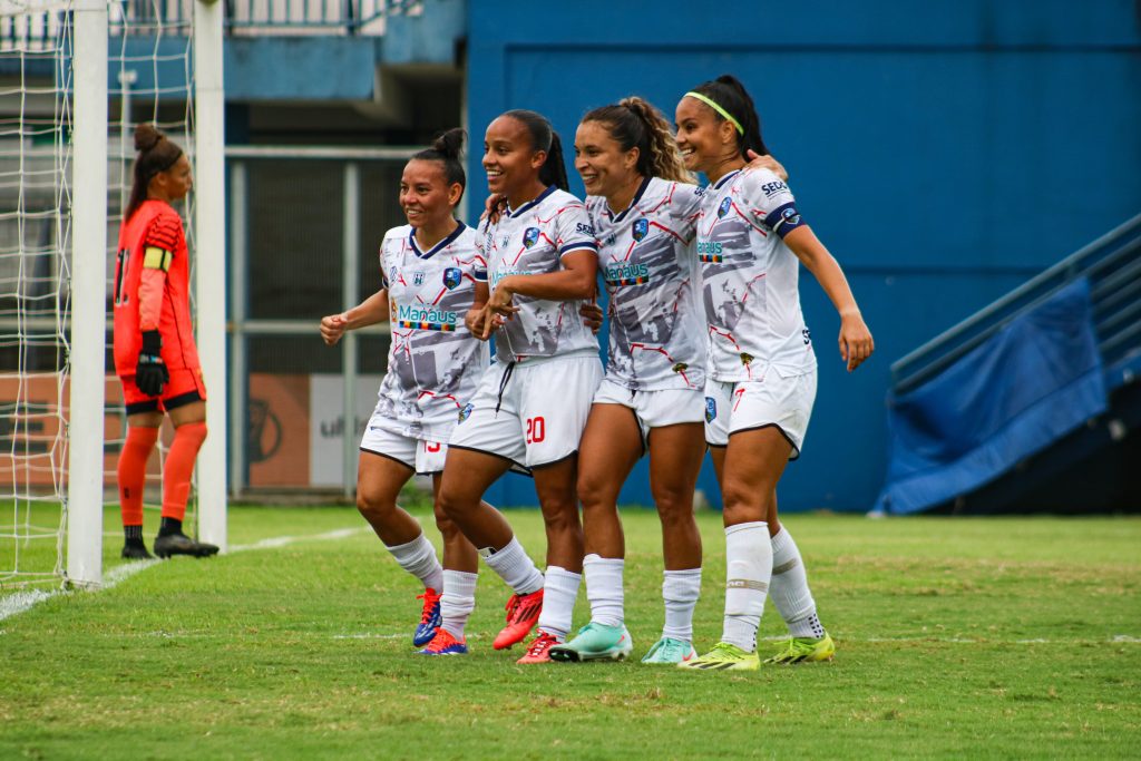 Instituto 3B em campo no estádio Carlos Zamith durante partida do Brasileirão Feminino A1