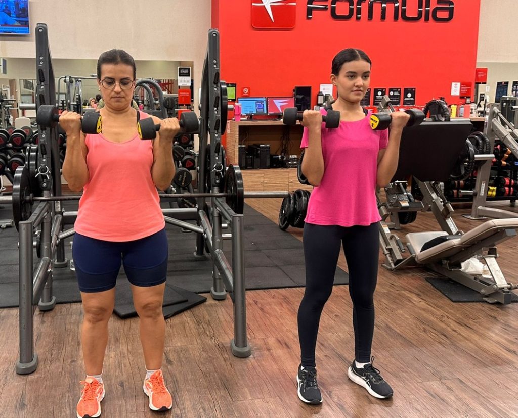 Andréa em treino ao lado da filha, Emanuelle