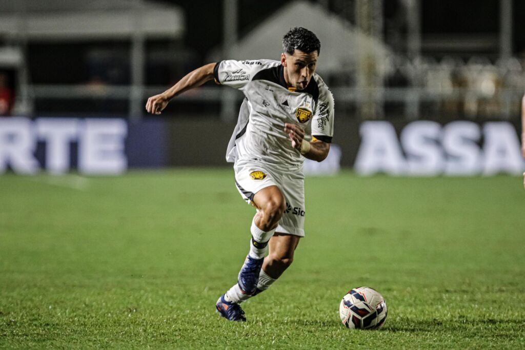 Amazonas FC vence Athletic-MG em Manaus