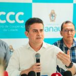 Prefeito David Almeida durante coletiva sobre o Passe Livre Estudantil no Centro de Cooperação da Cidade