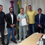 Prefeito David Almeida sanciona lei que cria o Dia Municipal do Farmacêutico em Manaus