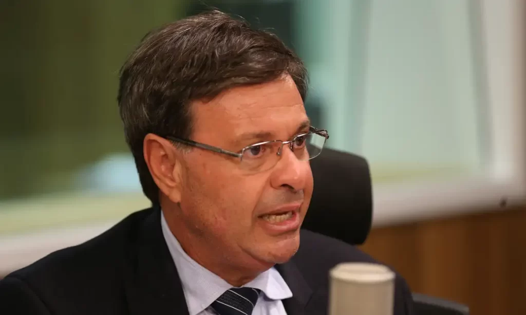 Gilson Machado ao lado de Jair Bolsonaro em evento oficial