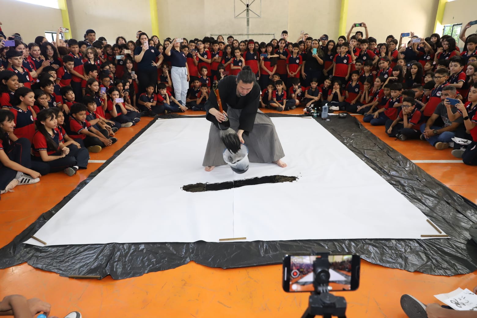 Estudantes de Manaus vivenciam arte japonesa com mestre Kamari Maeda