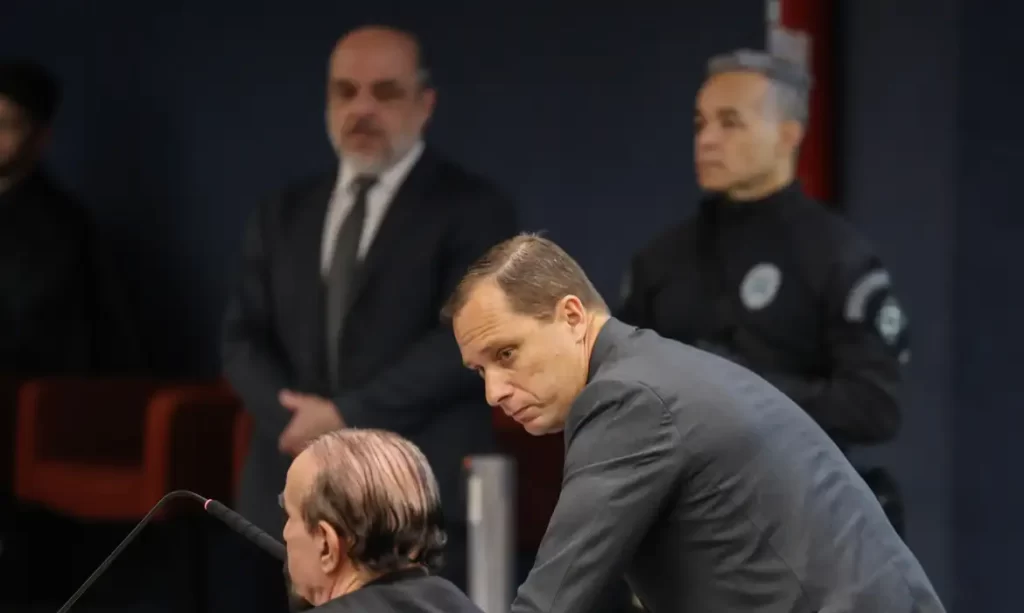 Mauro Cid depõe no STF e cita repasse de dinheiro por Braga Netto em sacola de vinho