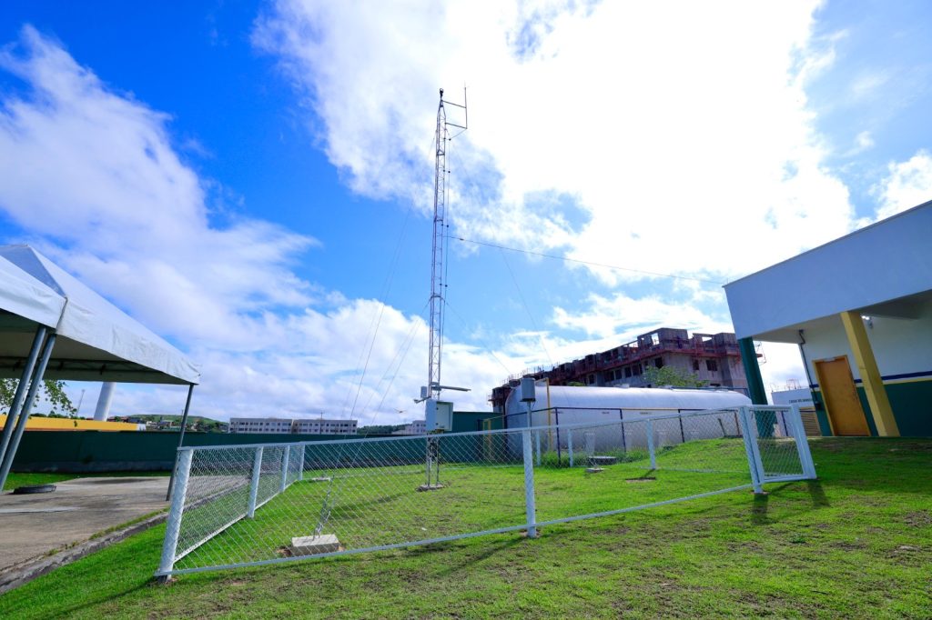Vice-prefeito Renato Junior entrega estação meteorológica na escola do bairro Santa Etelvina, em Manaus