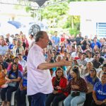 Senador Omar Aziz entrega kits náuticos a prefeitos na Secretaria de Estado de Assistência Social, Amazonas