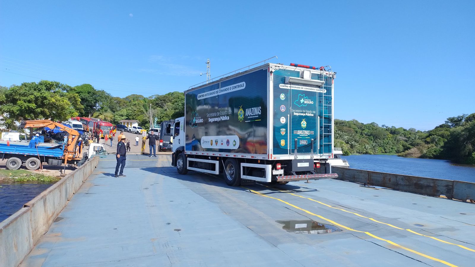 Viaturas da SSP-AM e POEs embarcadas para o Festival de Parintins