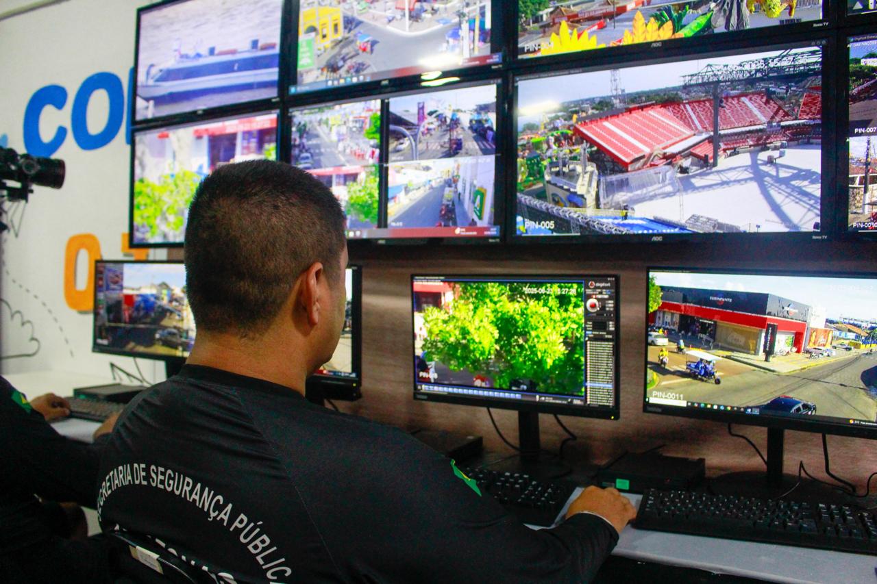 Câmeras de segurança no Festival Folclórico de Parintins
