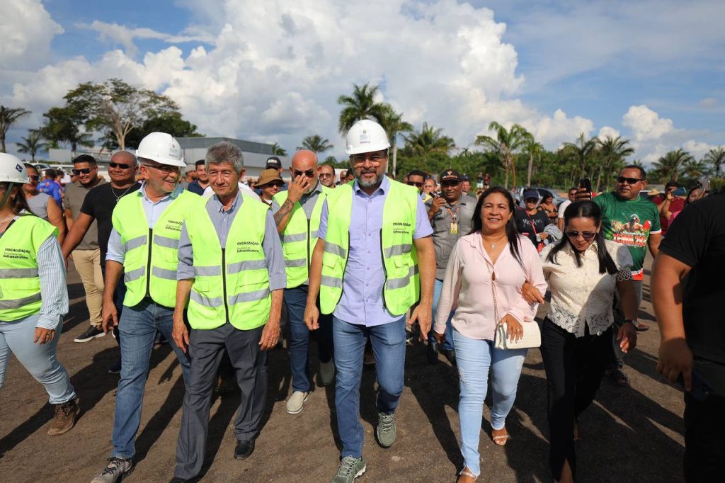 Governador Wilson Lima assina ordem de serviço para obras viárias em Novo Aripuanã
