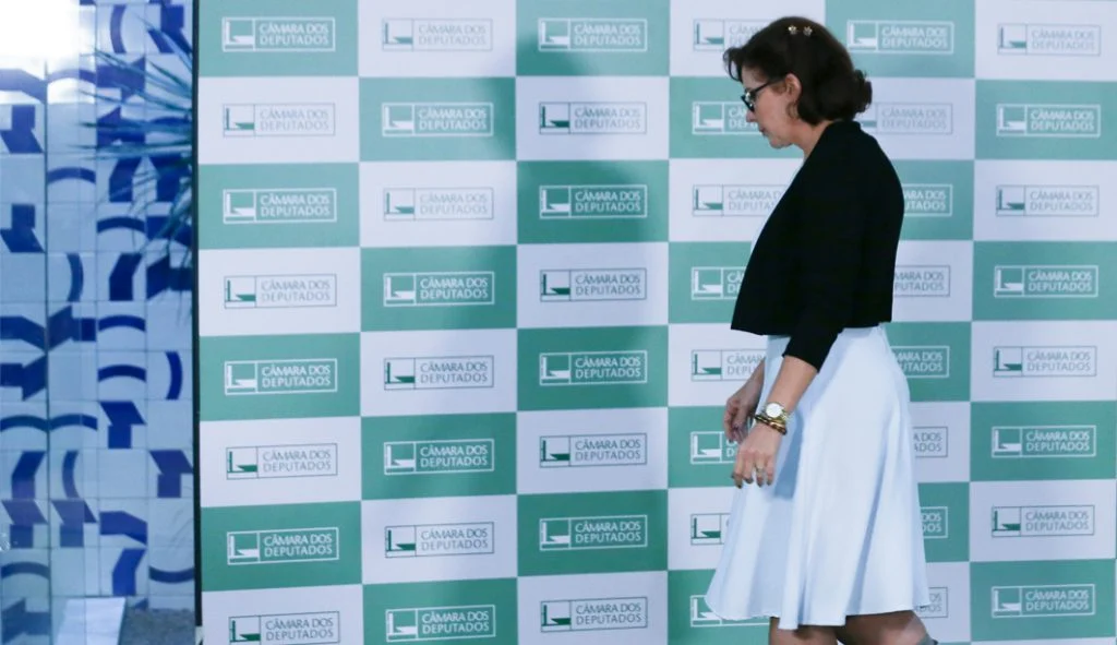 Carla Zambelli durante sessão no plenário da Câmara