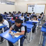 Estudantes participando da prova da OBMEP em escola pública do Amazonas
