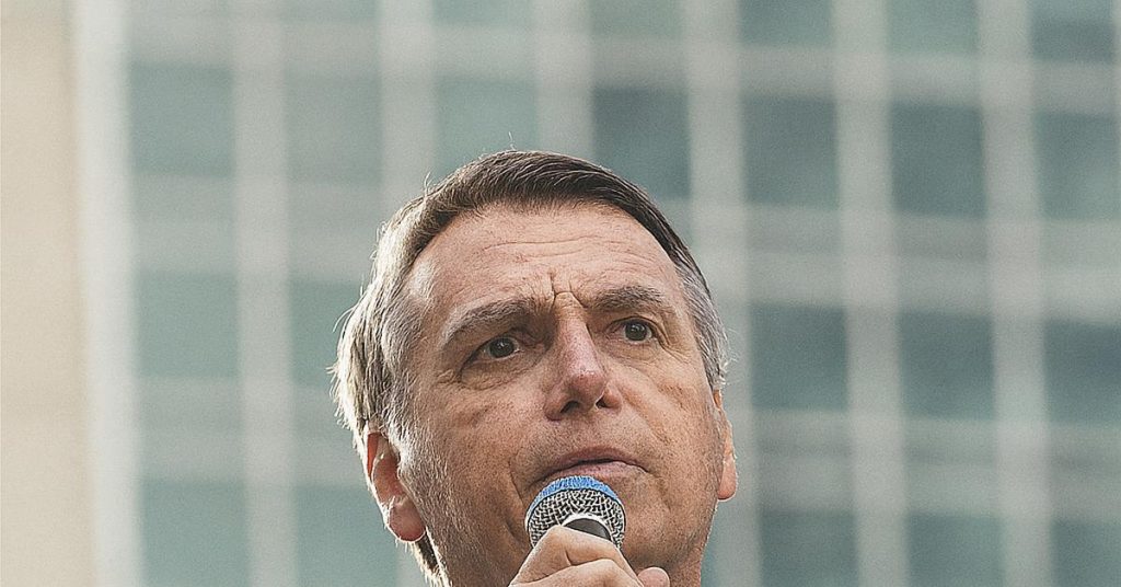 Bolsonaro discursa na Avenida Paulista