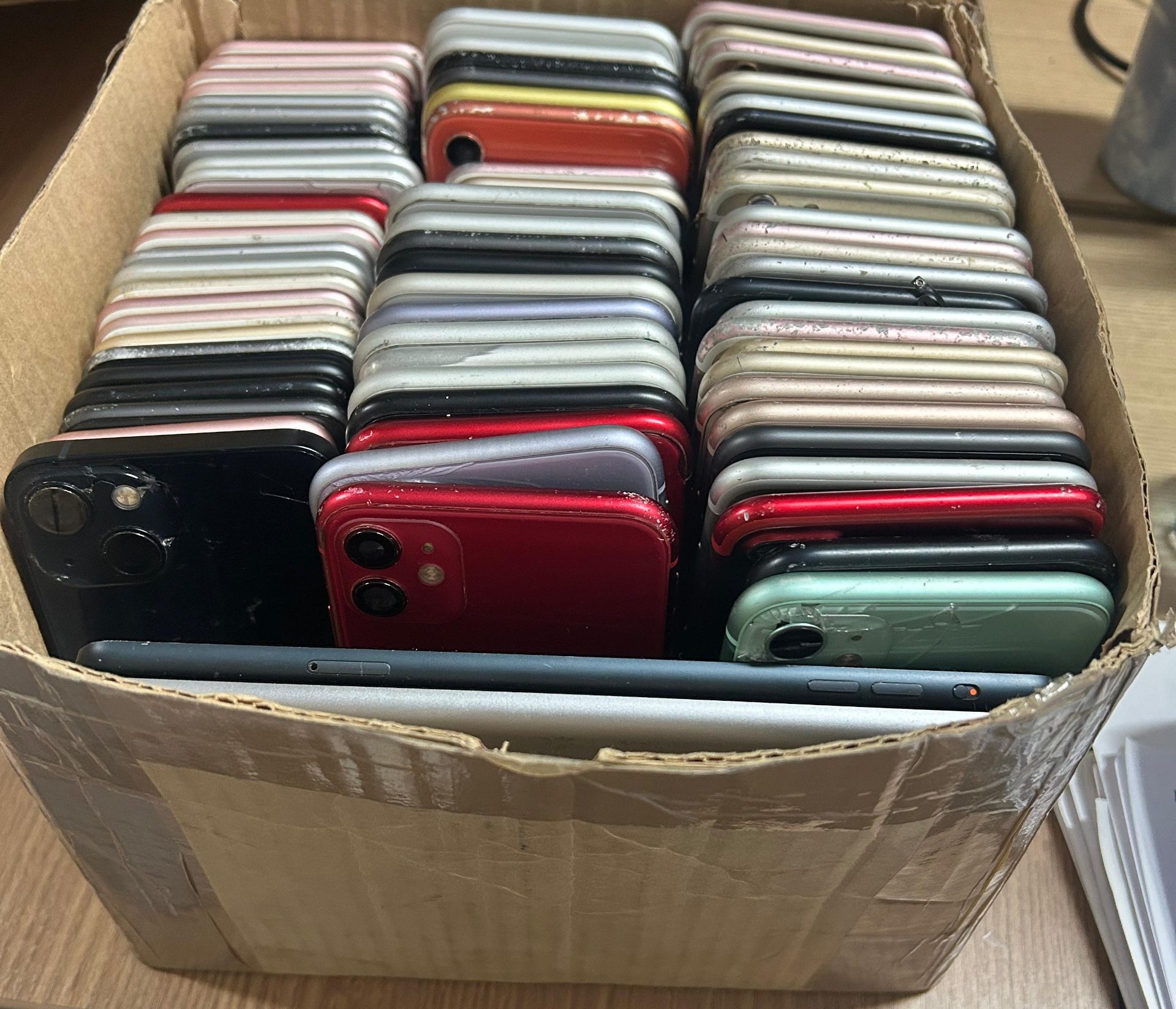 Polícia prende dupla com 224 celulares em Manaus