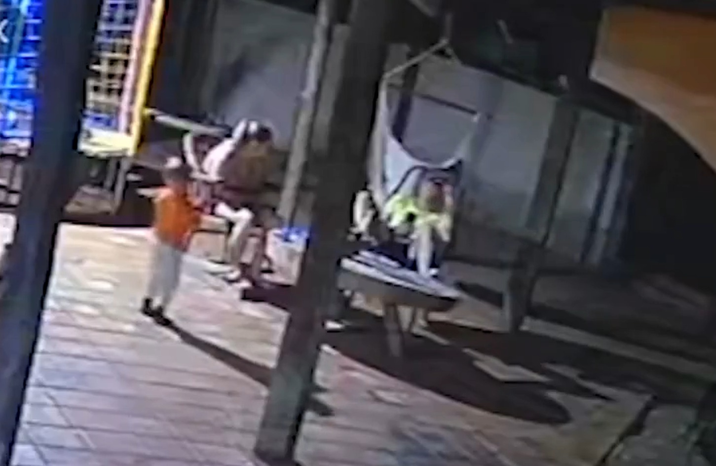 criança 2 anos atira mãe