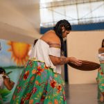 Crianças assistem a espetáculo sobre queimadas na floresta amazônica no CCPA