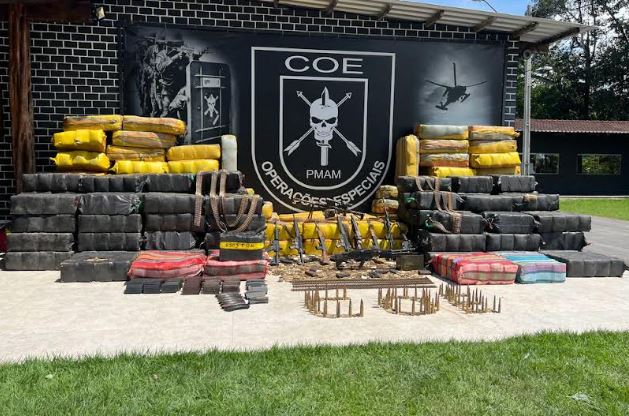 Drogas, armas e munições apreendidas pela PMAM durante operação contra o narcotráfico no Amazonas