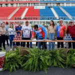 Governador Wilson Lima em mural da Galeria Cidade Aberta, ao lado de artistas locais em Parintins