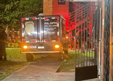 Local onde jovem foi executado a tiros dentro de apartamento no Prosamim do Cajual, em Manaus