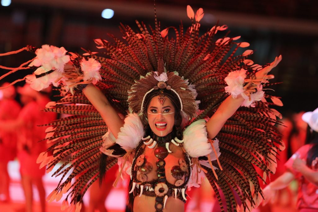 Isabelle Nogueira em ensaio para apresentação do Boi Garantido