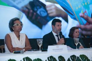 Secretário do MEC visita sala de aula em escola pública de Manaus durante ação do Compromisso Criança Alfabetizada