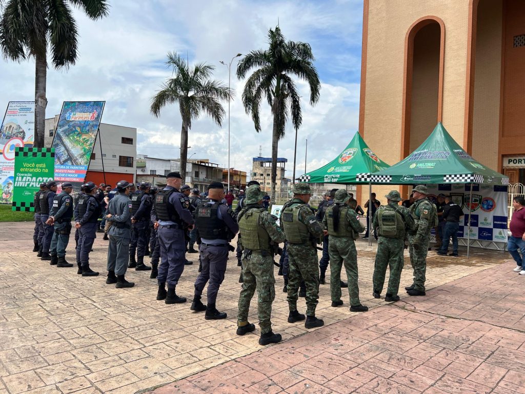 Equipe policial durante lançamento da Operação Impacto em Parintins, Amazonas
