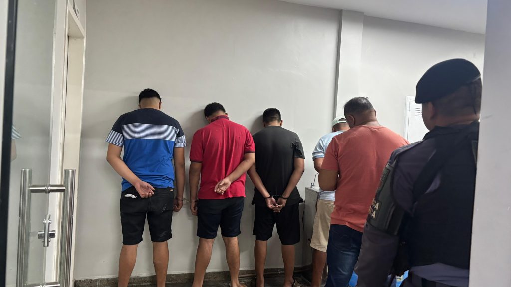 Policiais da PM-AM durante resgate de adolescente sequestrado em Manaus