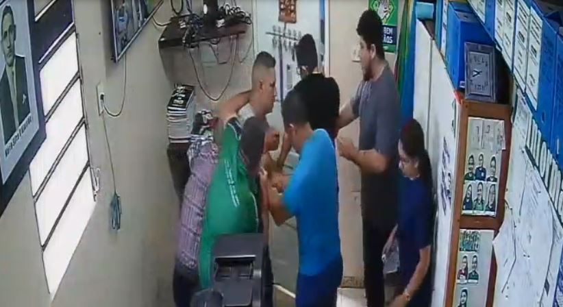 Fachada da Escola Estadual Mário Silva D’Almeida, onde diretor foi esfaqueado por professor
