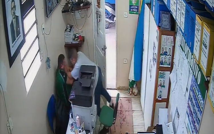 Polícia Militar prende professor após ataque a diretor em escola de Manacapuru