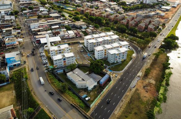 Famílias recebem apartamentos no Residencial Maués, entregue pelo governador Wilson Lima