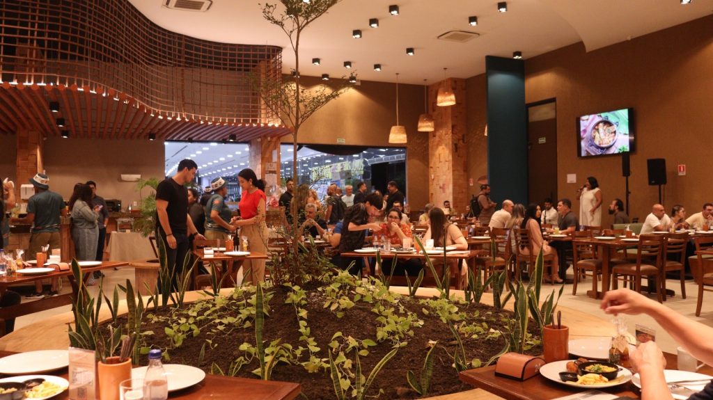 Bolo xadrez e pamonha no Café Junino do Sagrado Peixe em Manaus