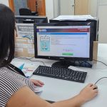 Candidatos consultam lista de classificados nos programas Bolsa Pós-Graduação e Bolsa Idiomas da Prefeitura de Manaus