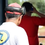 Agente da Polícia Federal em fiscalização de armas de CACs