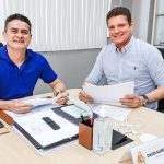 Prefeito de Manaus sanciona lei do passe livre estudantil para alunos da rede pública