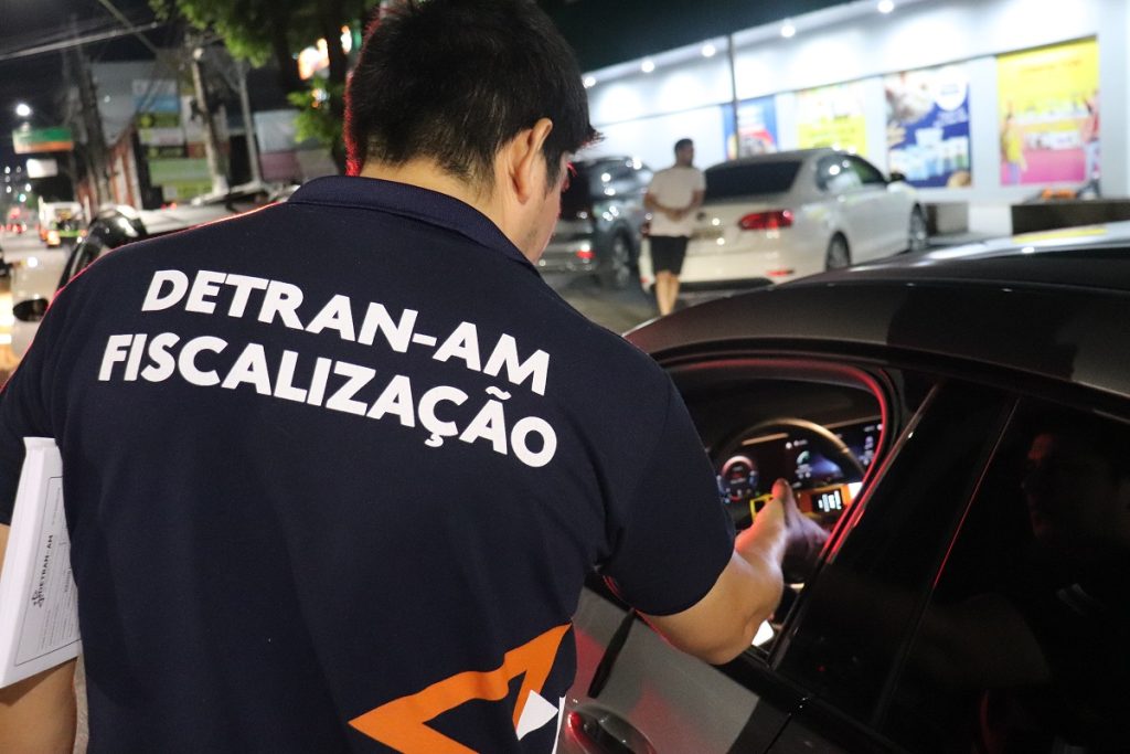 Fiscalização do Detran-AM prende motoristas por irregularidades na zona leste de Manaus