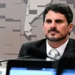 Senador Marcos do Val é alvo de decisão do STF por viajar aos EUA sem autorização