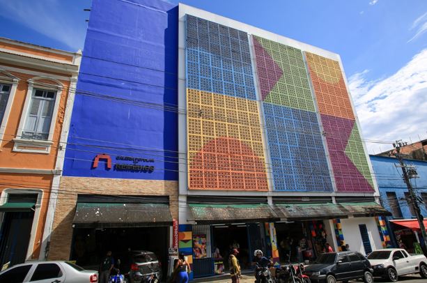 Profissionais de saúde atendem população em ação itinerante na Galeria dos Remédios, Centro de Manaus