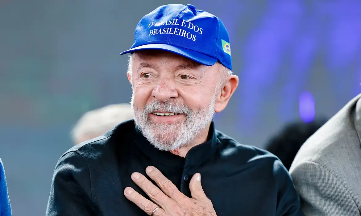 Presidente Lula critica jornada 6x1 e propõe novo modelo de trabalho mais flexível no Brasil