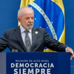 Presidente Lula discursando em reunião internacional sobre defesa da democracia no Chile