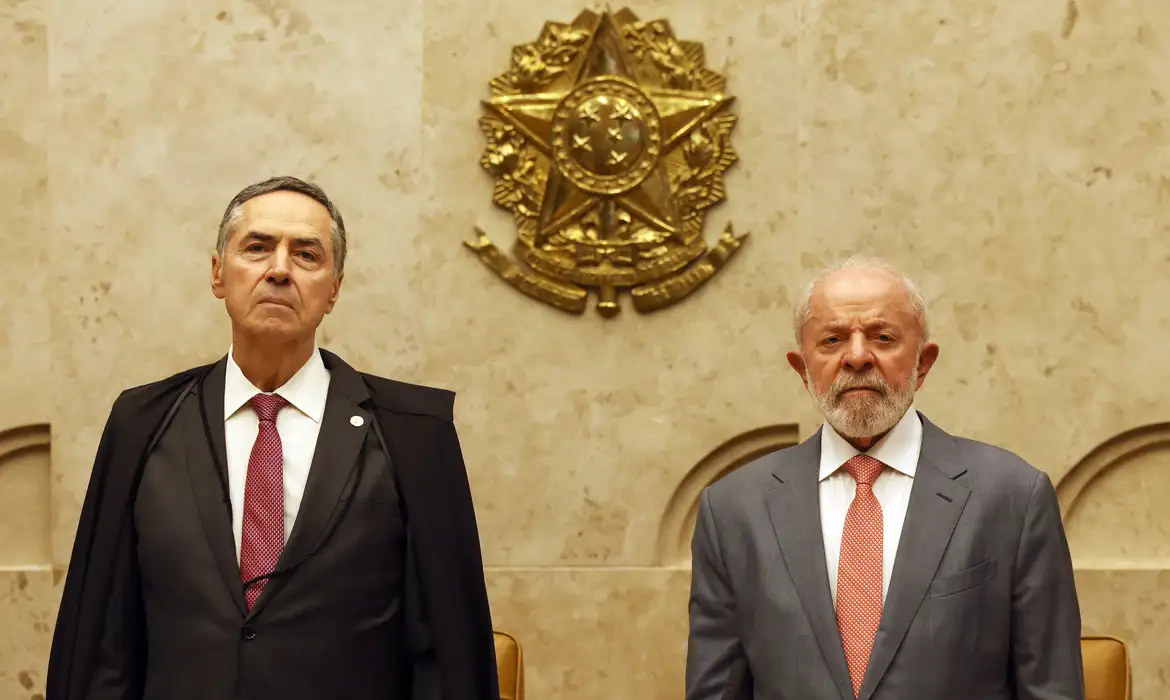 Lula em jantar com ministros do STF no Palácio da Alvorada