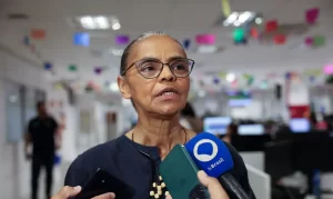 Ministra Marina Silva durante coletiva em que critica mudanças no licenciamento ambiental