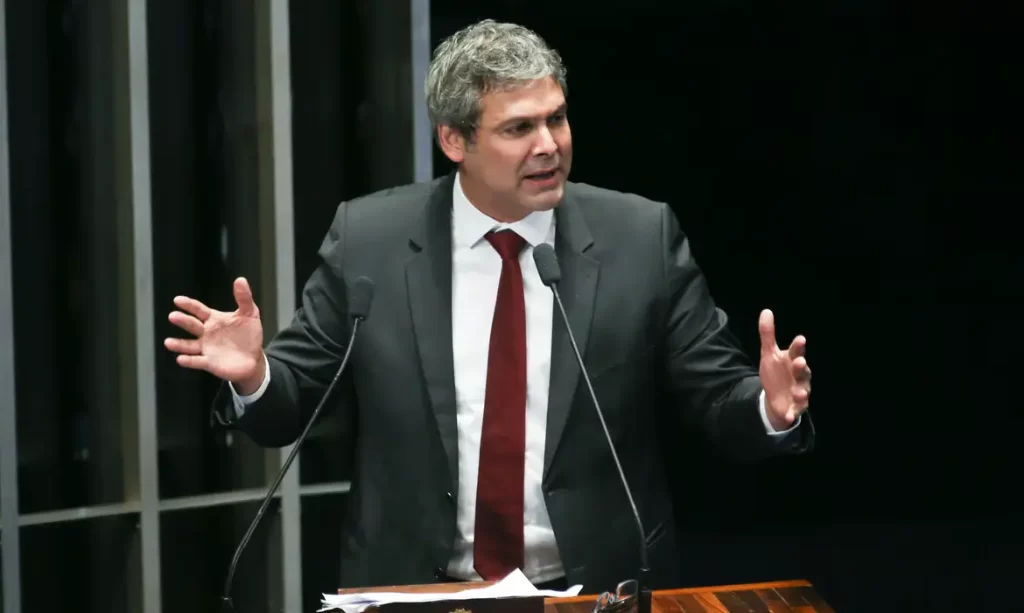 Deputados federais em plenário reagem à taxação imposta pelos EUA às exportações do Brasil