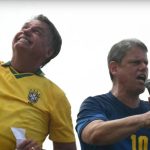 Bolsonaro e Tarcísio de Freitas discursam em manifestação