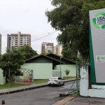 Cartaz de divulgação do curso de especialização em Computação Quântica da UEA, com informações sobre inscrições e vagas disponíveis
