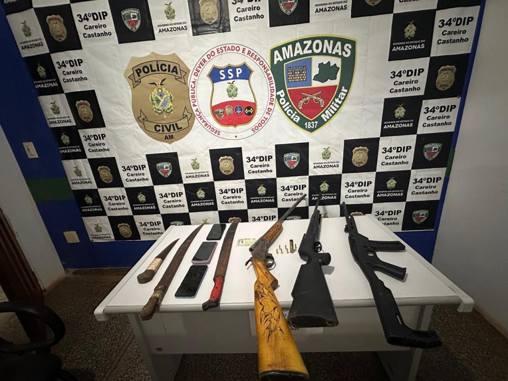 Armas e munições apreendidas com suspeito preso no Careiro Castanho